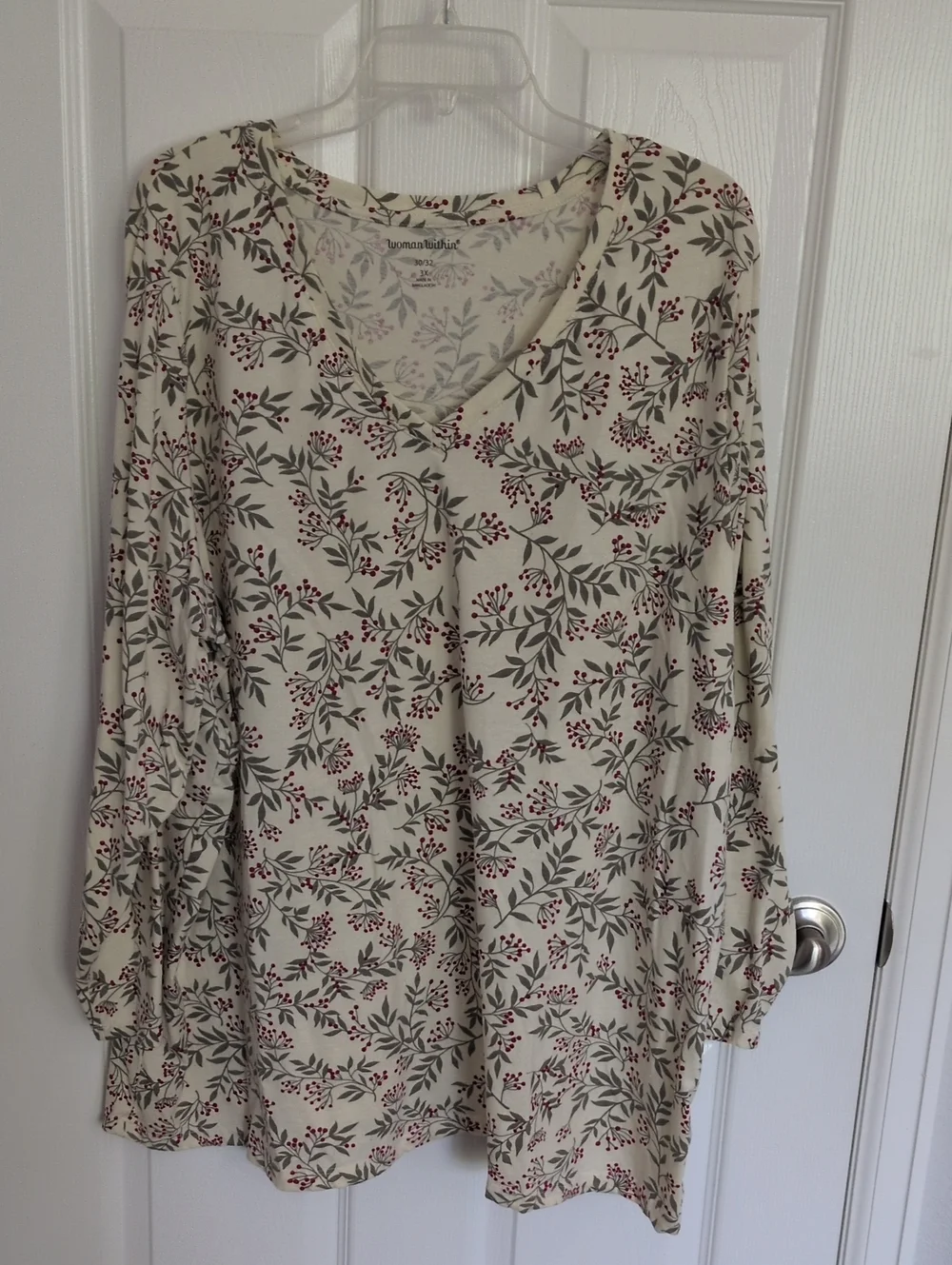 NWOT Woman Within Berries Long Sleeve V Neck  Top - 3X 30/32